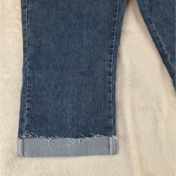 Lee Womens Relaxed Fit medium wash roll cuff cropped jeans size 16P - Picture 2 of 10